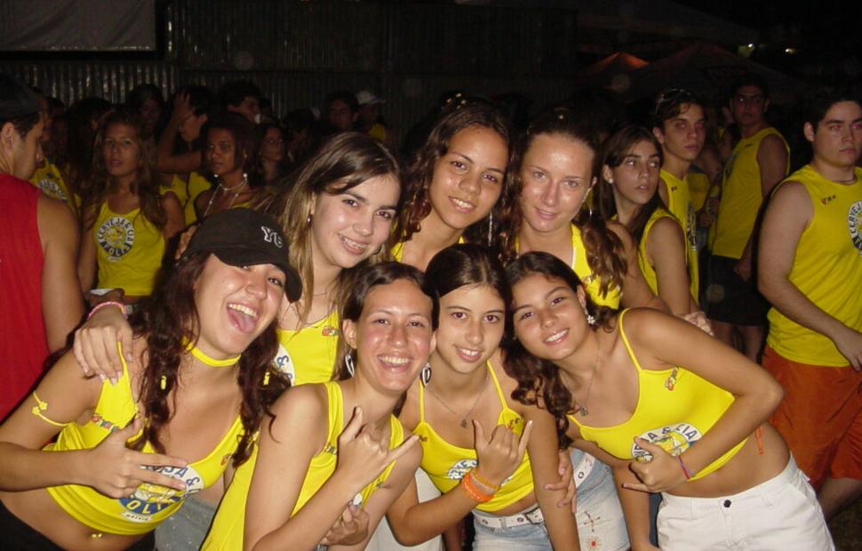 ivete-sangalo-bora-bora-andre-lelys-caveira-e-cia-folia-maceio-2004 (1)