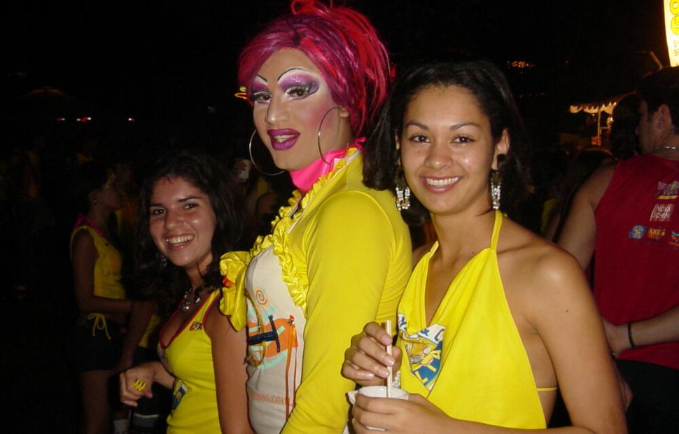 ivete-sangalo-bora-bora-andre-lelys-caveira-e-cia-folia-maceio-2004 (128)