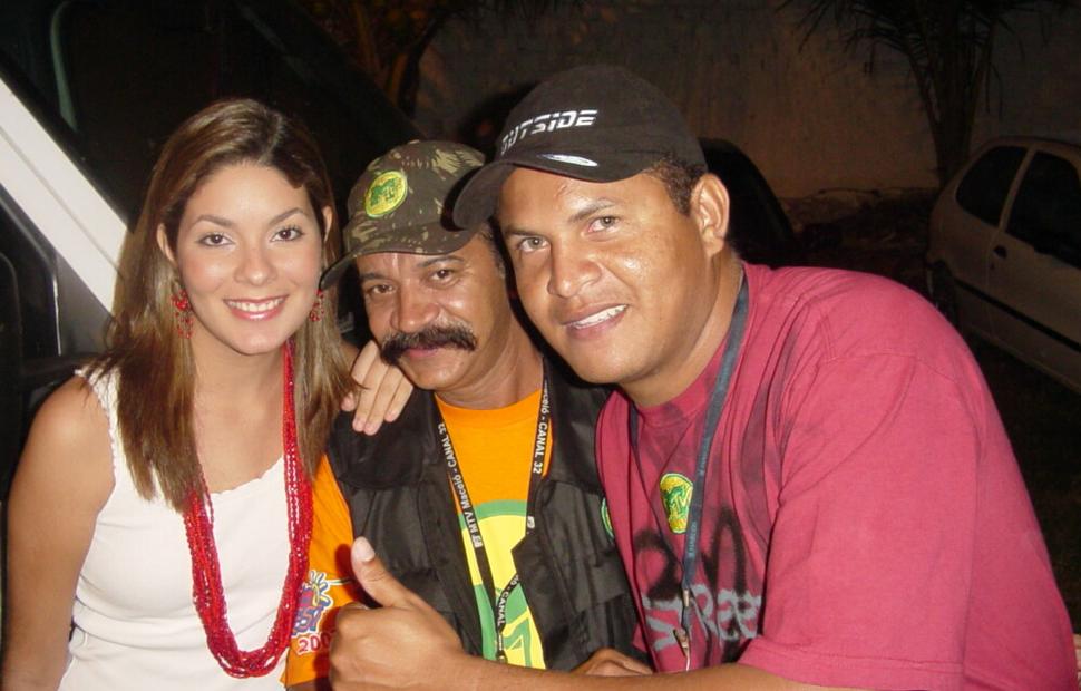 ivete-sangalo-bora-bora-andre-lelys-caveira-e-cia-folia-maceio-2004 (129)