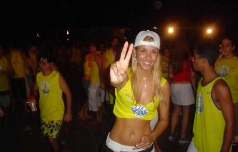 ivete-sangalo-bora-bora-andre-lelys-caveira-e-cia-folia-maceio-2004 (133)