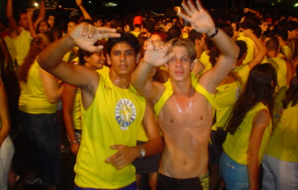 ivete-sangalo-bora-bora-andre-lelys-caveira-e-cia-folia-maceio-2004 (134)