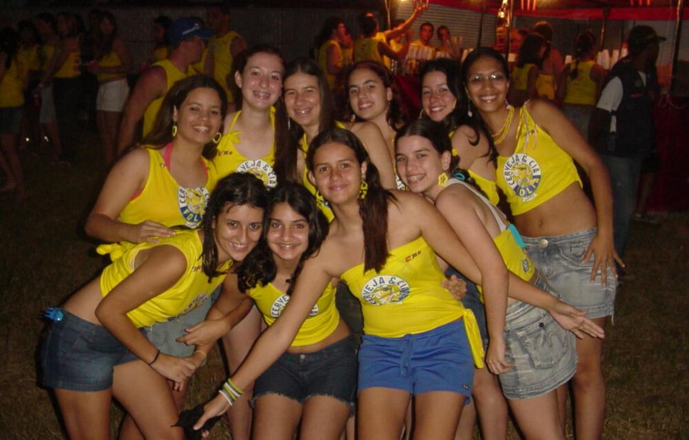 ivete-sangalo-bora-bora-andre-lelys-caveira-e-cia-folia-maceio-2004 (27)