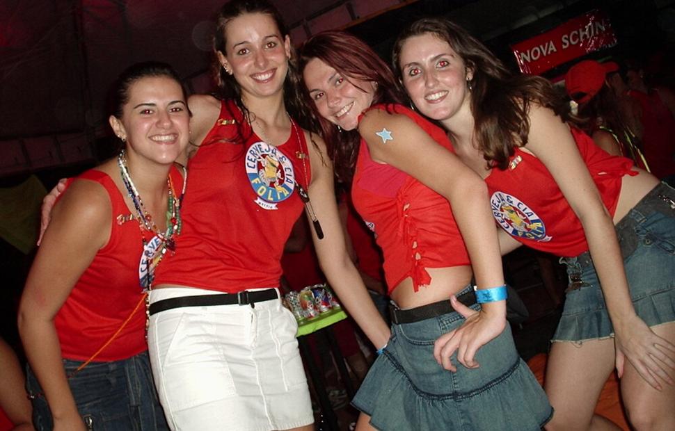 ivete-sangalo-bora-bora-andre-lelys-caveira-e-cia-folia-maceio-2004 (32)