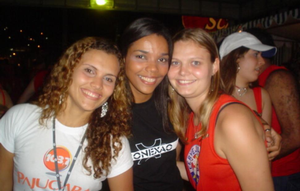 ivete-sangalo-bora-bora-andre-lelys-caveira-e-cia-folia-maceio-2004 (42)