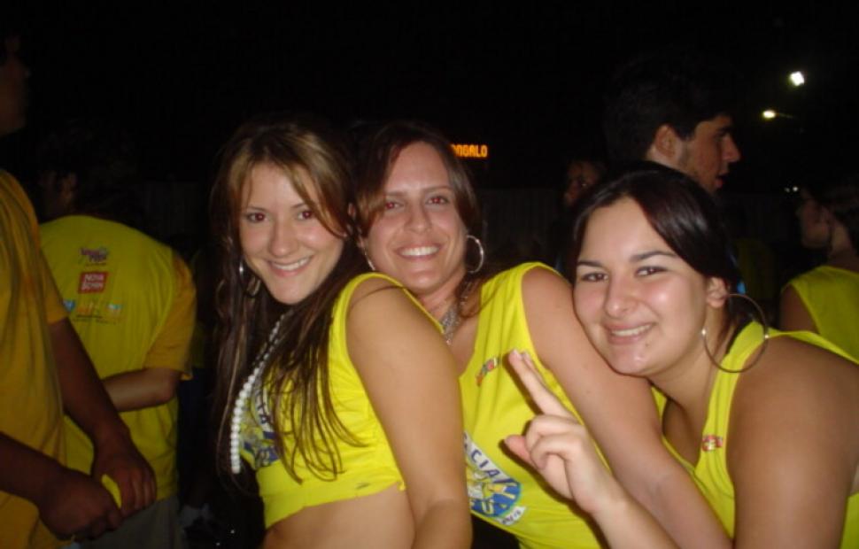 ivete-sangalo-bora-bora-andre-lelys-caveira-e-cia-folia-maceio-2004 (6)