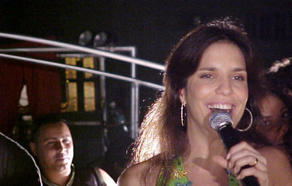 ivete-sangalo-bora-bora-andre-lelys-caveira-e-cia-folia-maceio-2004 (91)