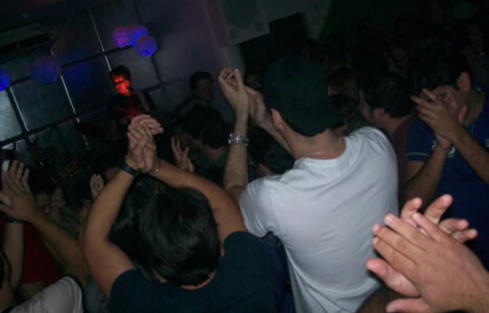 Boate-cassino-03-07-2008-tbt40graus56