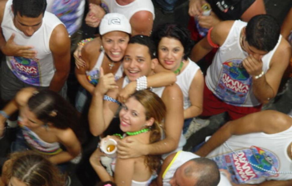 Chiclete-com-banana-nana-banana-2004-maceio-fest-maceio-40-graus_240