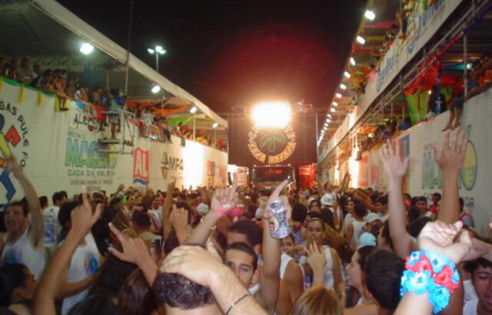 Chiclete-com-banana-nana-banana-2004-maceio-fest-maceio-40-graus_261