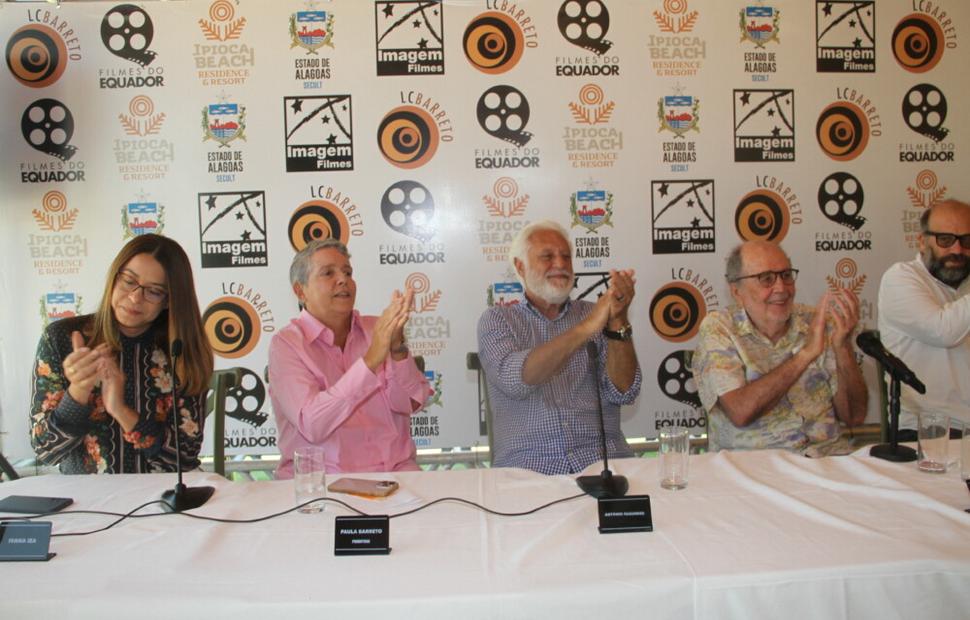 coletiva-de-imprensa-filme-deus-ainda-é-brasileiro_0059