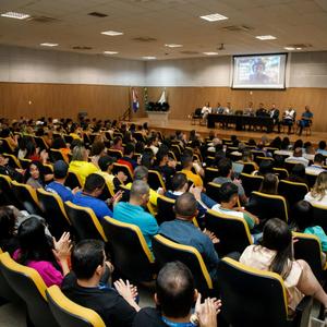 Detran abre Semana Nacional de Trânsito com lançamento do Alta Segura, programa que distribui bebês-conforto para maternidades