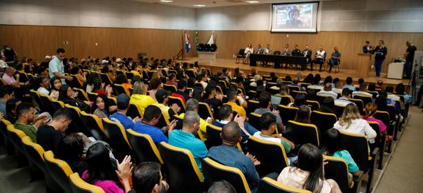 Detran abre Semana Nacional de Trânsito com lançamento do Alta Segura, programa que distribui bebês-conforto para maternidades