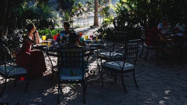 Mariana Ximenes Almoça Com a Sogra, Thereza Collor, Em Casa de Praia Em Alagoas