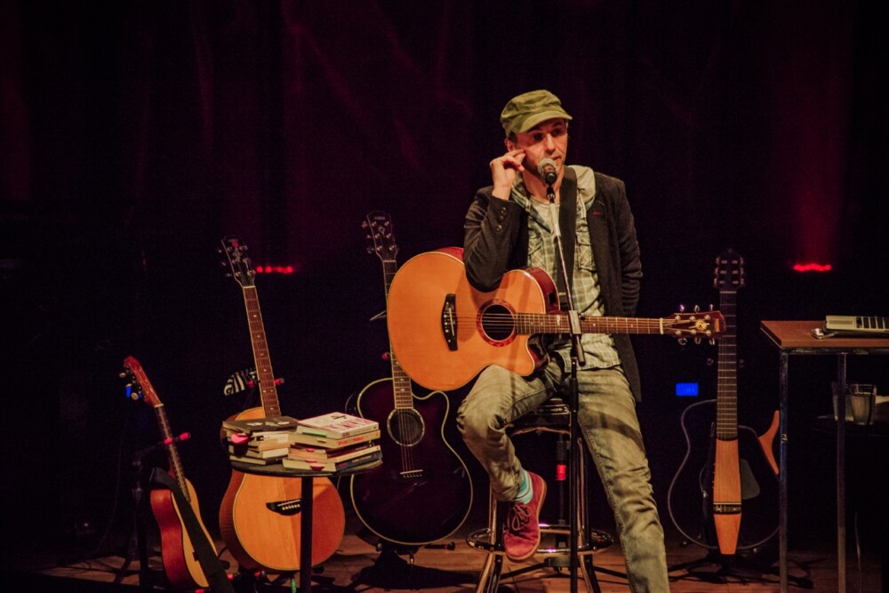 Zeca Baleiro apresenta show ‘José’ no Teatro Gustavo Leite