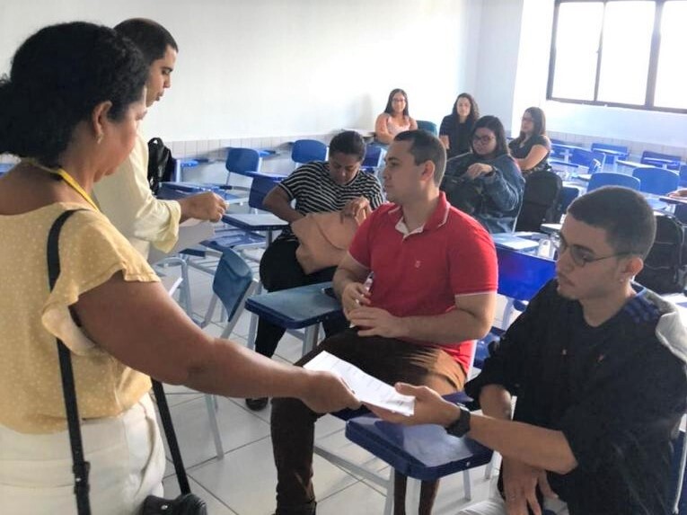 Alunos participam de teste para aferir confiabilidade das urnas