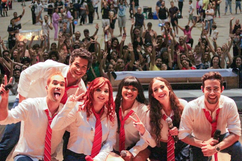 Festa Uêpa faz tributo em comemoração a volta do grupo RBD